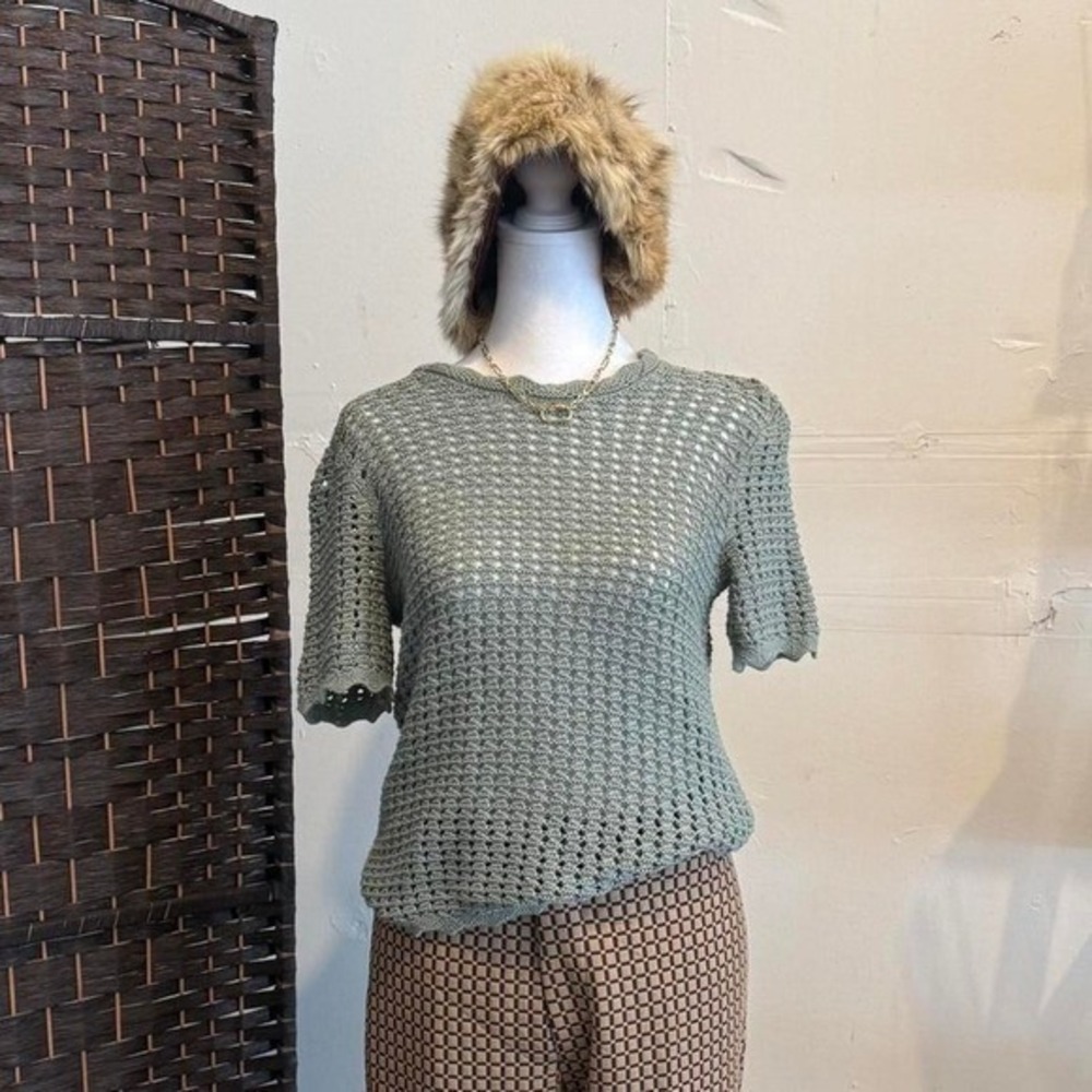 GAP Sage Green Crochet Crew Neck Top Scalloped Hem Size Small 100% Cotton
